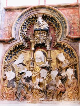 Statues dans la cathédrale Saint Martin à Utrecht, attaquées durant l'iconoclasme de la Réforme au XVIe siècle.